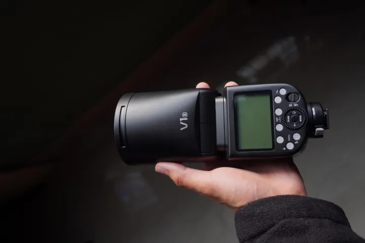 Godox%20V1-S%20Round%20Head%20Camera%20Flash%20Speedlite%20Flash%20for%20Sony%20DSLR%20Camera%20-%20Image%203