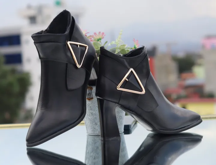 Veloria%20%E2%80%93%20Ladies%E2%80%99%20Elegant%20Premium%20Black%20Ankle%20Boots%20with%20Gold%20Accent%20-%20Image%203