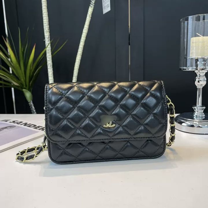 Crossbody%20Bag%20Pu%20Leather%20Mini%20Small%20Square%20Hand%20Bag%20with%20Chain%20And%20Stylish%20Lock%20for%20Women%20-%20Image%203