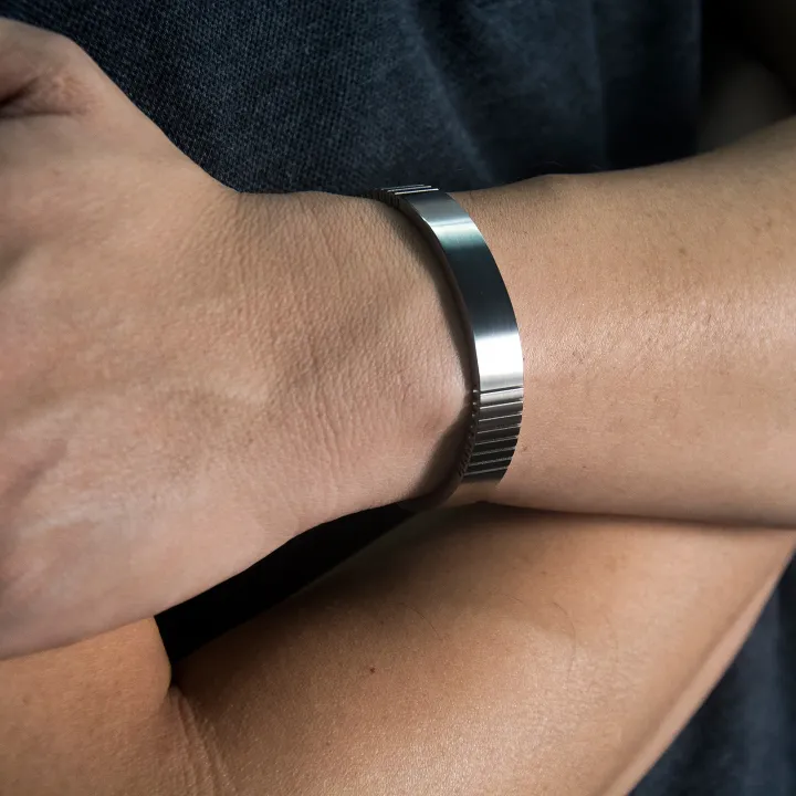 KULUZE%20Original%20Titanium%20wristband%20100%25%20Pure%20titanium%20Golf%20Athletic%20Bracelet%20Men%20Women%20C-Shaped%20cuff%20Bangle%20Bracelet%20fashionGift%20-%20Image%204