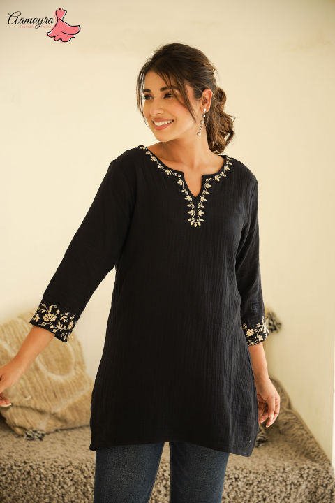 Aamayra%20Fashion%20House%20Black%20Coloured%20Short%20Kurti%20For%20Women%20-%20Image%205