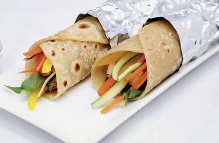 Wrap%20On%20Aluminium%20Foil%201kg%20/%201%20KG%20Gross%2018%20Micron%20for%20Food%20Packing%20Heavy%20Thick%20Premium%20Foil%20with%20Cutter%20Blade%20Ideal%20Silver%20Foil%20Paper%20Roll%20for%20Food%20Wrap%20(Pack%20of%201)%20-%20Image%202
