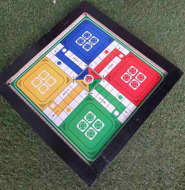 Wooden%2018%20Inch%20Chess%20and%20Lundo%20Board%20/%20Ludo%20and%20Chess%20Dual%20Wooden%20Board%20And%20Ludo%20and%20Chess%20Goti%20Combo%20Set%20By%20Mitrata%20-%20Image%202