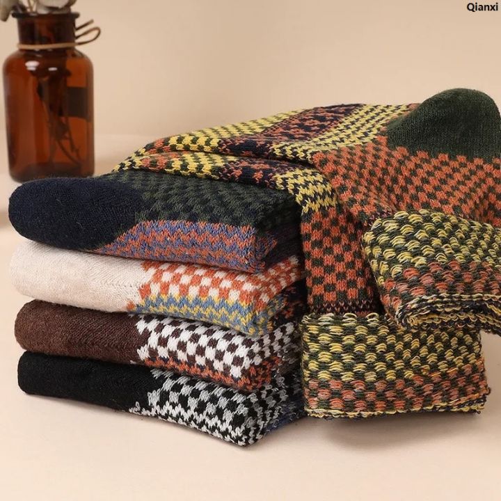 QianxiFifty%20percent%20discount%20Portable%20Winter%20Snow%20Boots%20Men's%20Fashion%20Colorful%20Style%20Thickened%20Men's%205%20New%20Specials%20Pair%20Cotton%20Socks%20Warm%20Men's%20Retro%20Socks%20and%20Autumn%20Warmth%20-%20Image%203