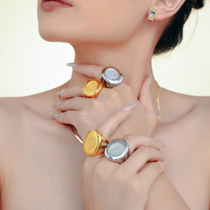 %E3%80%90Must-have%E3%80%91Qiong%20Yao%20style%20fashion%20palm%20print%20ring%20love%20imprint%20titanium%20steel%20PVD%20gold-plated%20color%20retention%20trend%20simple%20jewelry%20women%20-%20Image%204