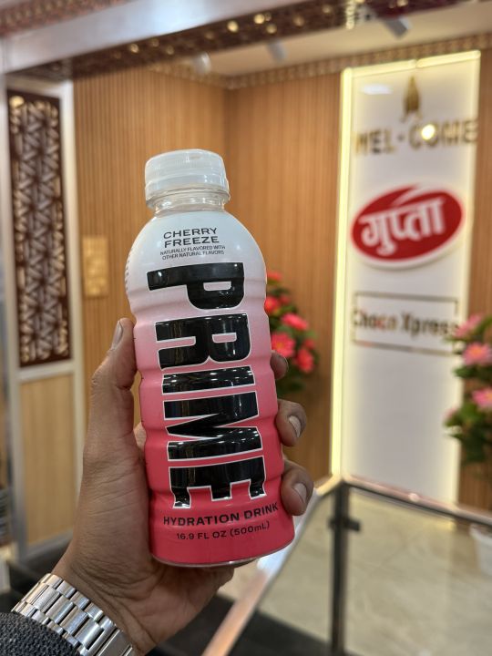 PRIME%20HYDRATION%20Sports%20Drink%20by%20Logan%20Paul%20%E2%80%93%20500ml%20can%20(Surprise%20Flavour%20Pack!)%20-%20Image%202