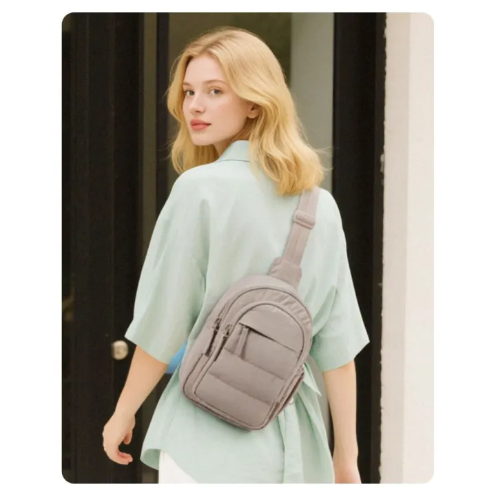 Versatile%20Multiple%20Pockets%20Fluffy%20Crossbody%20Bag%20Soft%20Portable%20Chest%20Bag%20Lightweight%20Commuting%20Bag%20For%20Travel%20Work%20Shopping%20Gym%20Store%20-%20Image%205