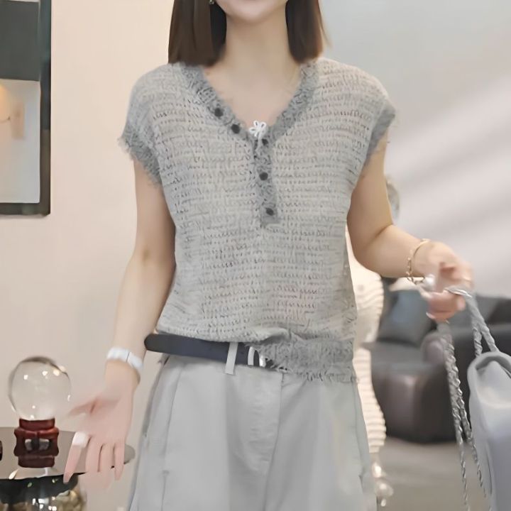 Summer%20Thin%20Hollow%20V-Neck%20Knitted%20Sleeveless%20Women's%20Design%20Sense%20Niche%20Knitted%20T-Shirt%20Women's%202025%20New%20Top%20-%20Image%203