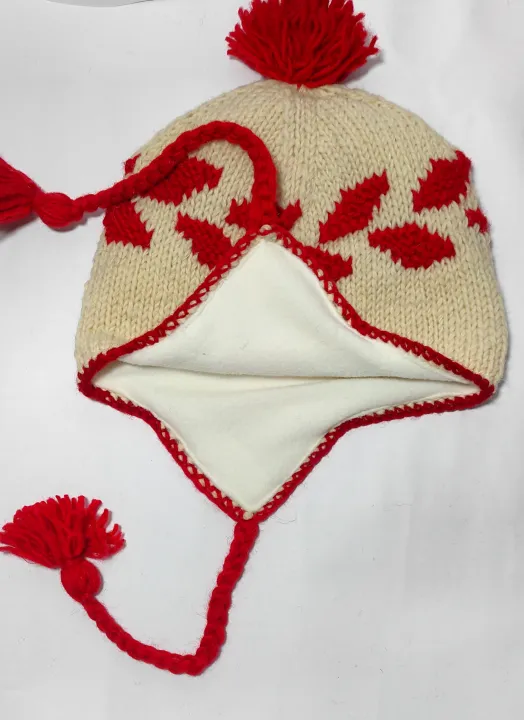 White%20Woolen%20Ear%20Flap%20Topi/Hat%20With%20Red%20Linning%20&%20Design%20-%20Image%204