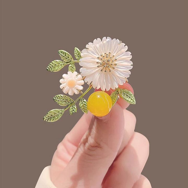 Fashion%20Small%20Daisy%20Flower%20Brooch%20Women%20Clothing%20Coat%20Jewelry%20Party%20Accessories%20Gift%20-%20Image%205