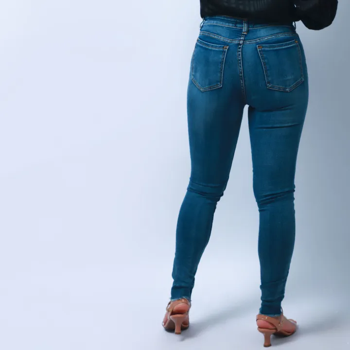 Women%20Skinny%20distressed%20jeans%20-%20Image%204
