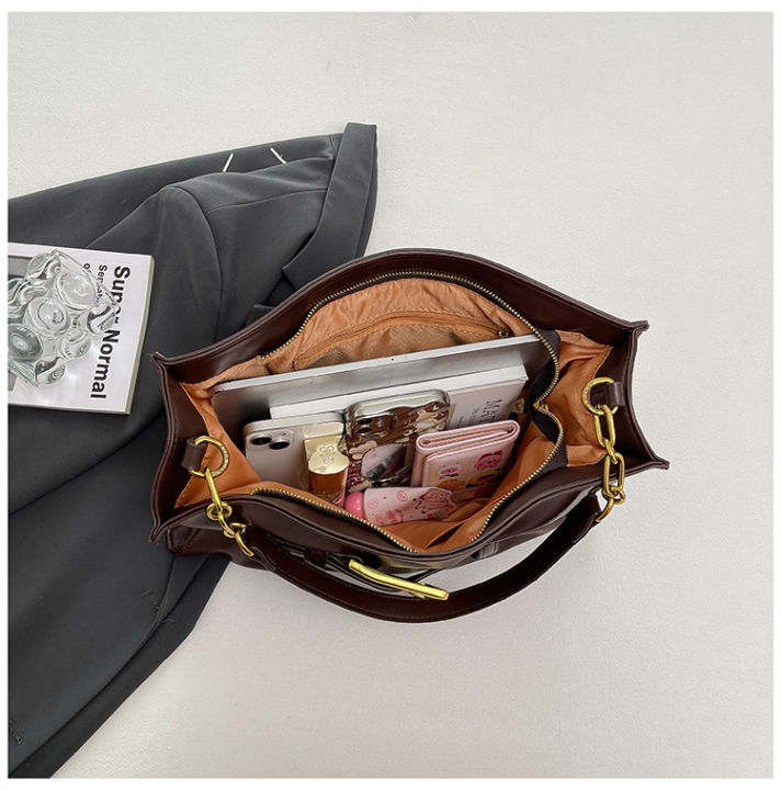 PU%20Leather%20Belt%20Look%20Design%20Premium%20Hand%20Bag%20for%20women%202626%20%E2%80%93%20Ladies%20Bag%20-%20Image%205
