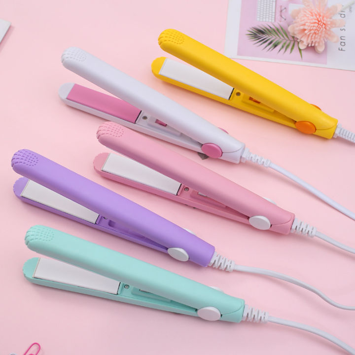 Professional%20Mini%20Hair%20Straightener%20%E2%80%93%20Titanium%20Flat%20Iron%20for%20Hair%20Styling%20&%20Straightening,%20Portable%20&%20High_Quality%20Hot%20Comb%20-%20Image%202
