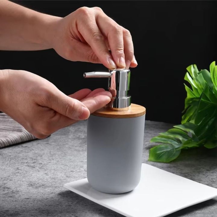 Modern Refillable Bamboo Soap Dispenser Hand Press Type Empty Liquid Soap Container Plastic Pump Portable Bath Lotion Pump Jar Home