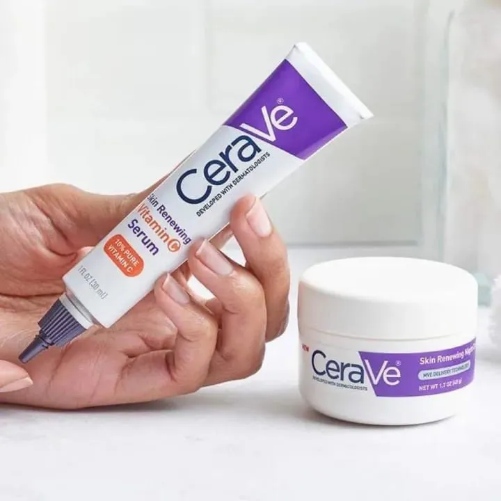 Cera-Ve%20Skin%20Renewing%20Vitamin%20C%20Serum%20with%20Ceramides,%20Hyaluronic%20Acid%20&%20Vitamin%20B5%20(30ml/1%20fl.oz.)%20-%20USA%20-%20Image%206