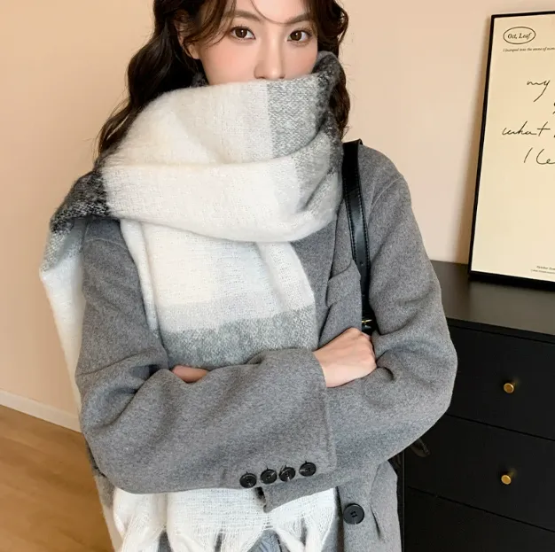 Pebbles%20Nepal%20Plaid%20Simple%20and%20Minimal%20Scarf%20for%20Women%20-%20Image%202