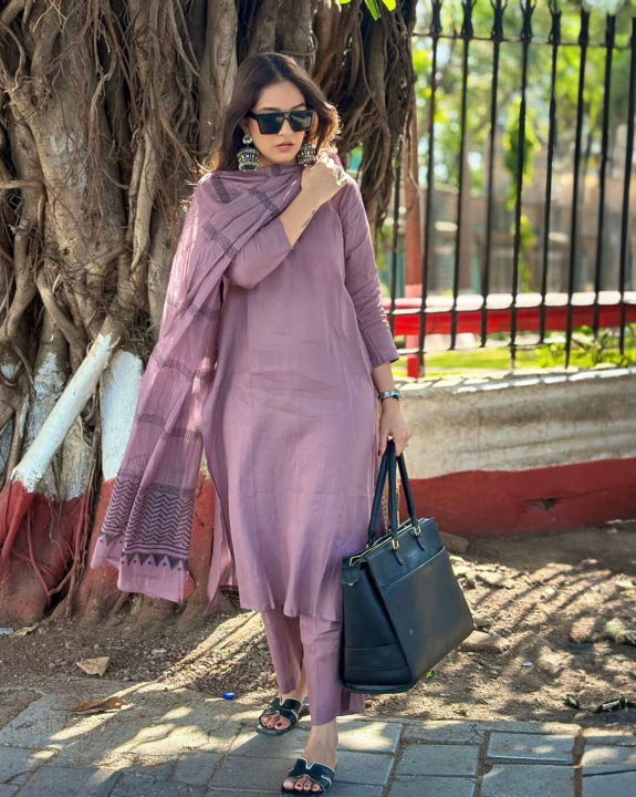 Fabdale%20Solid%20Viscose%20Rayon%20Straight%20Kurta%20Suruwal%20Set%20with%20Dupatta%20%7C%20Salwar%20Suit%20for%20Women%20%7C%20Casual%20Wear%20(PLDI-021)%20-%20Image%205