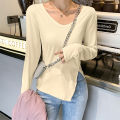 Women's new t-shirt spring top tide 2022 design sense niche V-neck long sleeve slit irregular base shirt. 