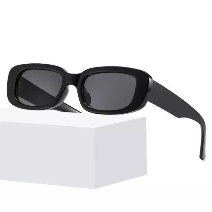 Black%20Solid%20Retro%20Design%20Rectangular%20Sunglasses%20For%20Women%20-%20Image%205
