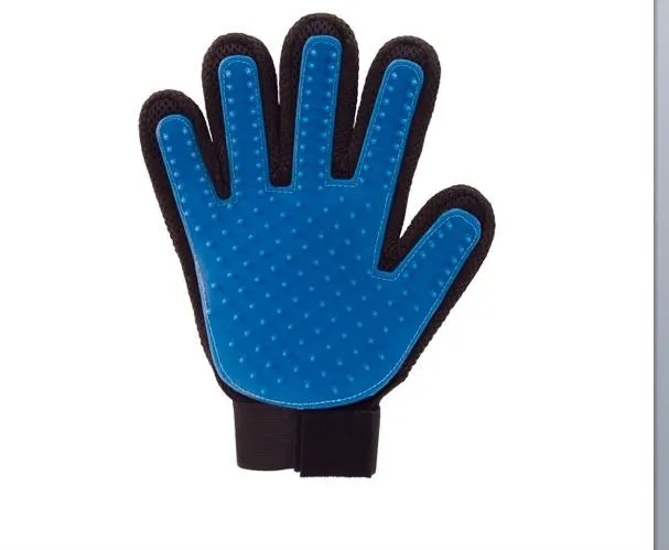 True%20Touch%20Deshedding%20Glove%20For%20Gentle%20And%20Efficient%20Pet%20Grooming%20-%20Image%204