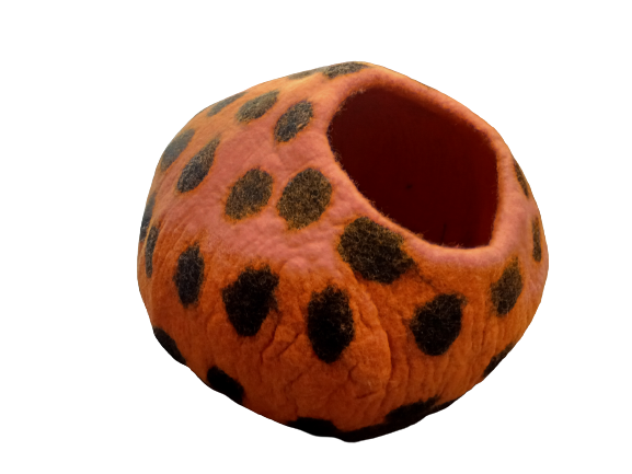 Yellow%20Color%20HandFelted%20Eco-Friendly%20Felt%20Cat%20House%20-%20Image%204