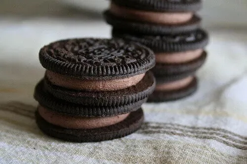Cadbury%20Choco%20Creme%20Oreo%20Chocolatey%20Sandwich%20Biscuits%2012%20pc%20pack%20-%20Image%204