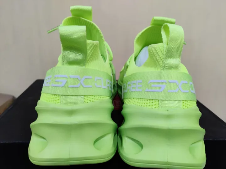 Mesh%20Neon%20Lightweight%20Sports%20Shoes%20For%20Men%20-%20Image%205