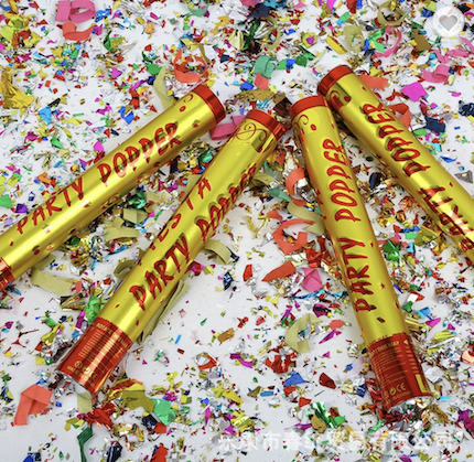 Confetti%20Glittery%20Party%20Poppers%20For%20Birthday,%20Weddings%20And%20Anniversary%20Celebrations%2030%20Cm%20-%20Image%206