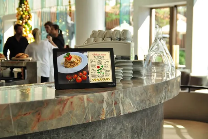 Commercial%20Tablet%20/%20Table%20Top%20Digital%20Signage%20/%20Commercial%20Display%20-%20Image%204