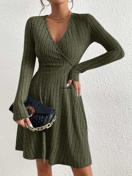 Autumn and Winter New V-neck Waistline A-line Umbrella Skirt Big Swing Long-sleeved Knit Dress