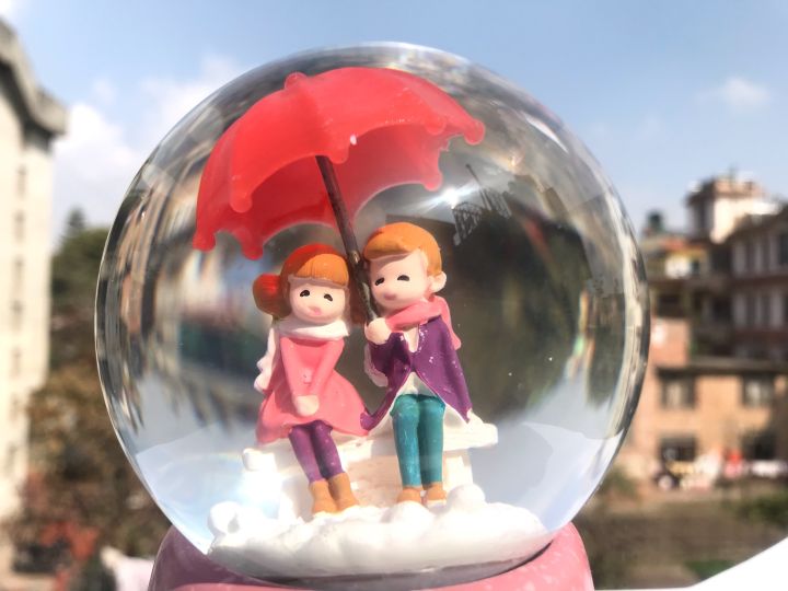 Pink%20Colored%20True%20Love%20Printed%20Couple%20Design%20Water%20Globe/Water%20Ball/Showpiece%20For%20Valentine%20-%20Image%203