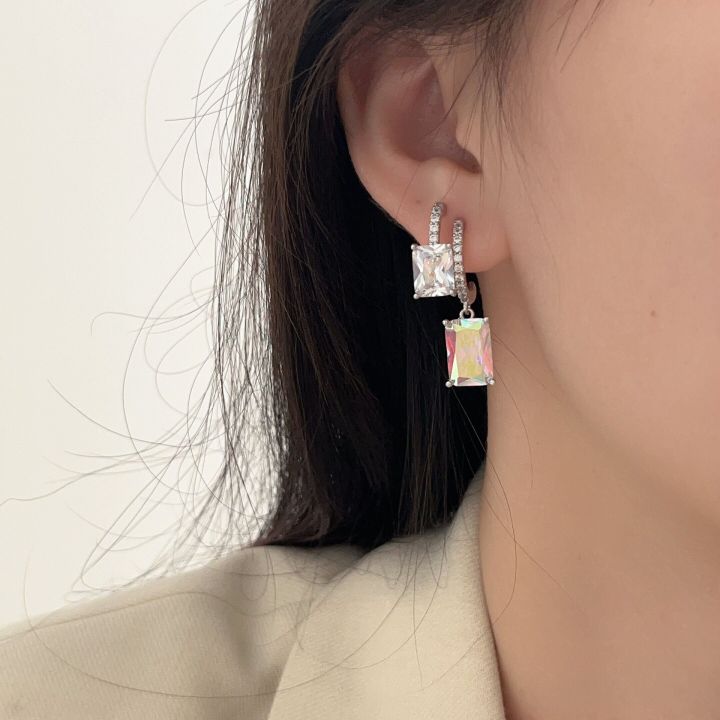 %E3%80%90Top%20Picks%E3%80%91Super%20Flash%20Dream%20Square%20High-end%20Glow%20Sugar%20Earrings%20Women%20Zhan%20Qiuyi%20with%20Bright%20Elegant%20Elegant%20Earrings%20-%20Image%205
