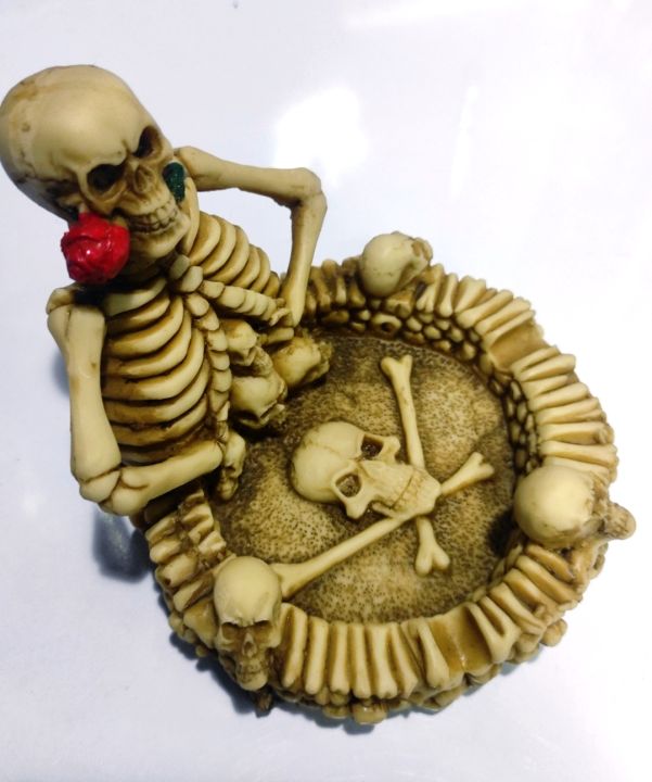 Skull%20Ashtray%20Decorative%20Gothic%20Skeleton%20Skull%20Ash%20Tray%20Resin%20Ashtray%20Home%20Room%20Table%20Decor%20Gift%20%7C%20Products%20Book%20-%20Image%203