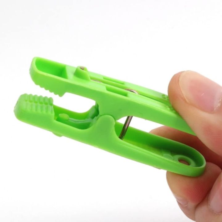 20-Pack%20Cloth%20Clips%20-%20Multicolor%20Laundry%20Pegs%20-%20Image%206