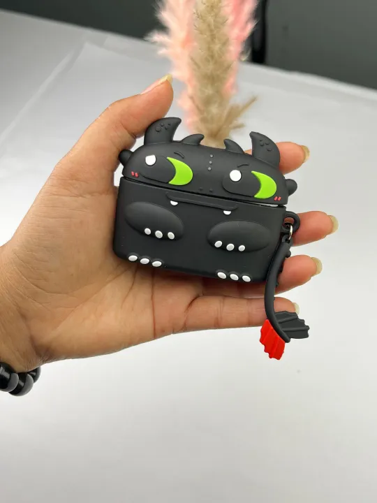 Amo%20Store%20Black%20Dragon%20AirPods%20Case%20%7C%20Premium%20Silicone%20Protective%20Cover%20%7C%20Compatible%20with%20AirPods%20Pro,%20Pro%202,%203%20&%204%20%7C%20Stylish%20&%20Durable%20Dragon%20Design%20-%20Image%207