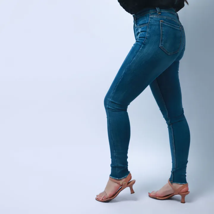 Women%20Skinny%20distressed%20jeans%20-%20Image%203