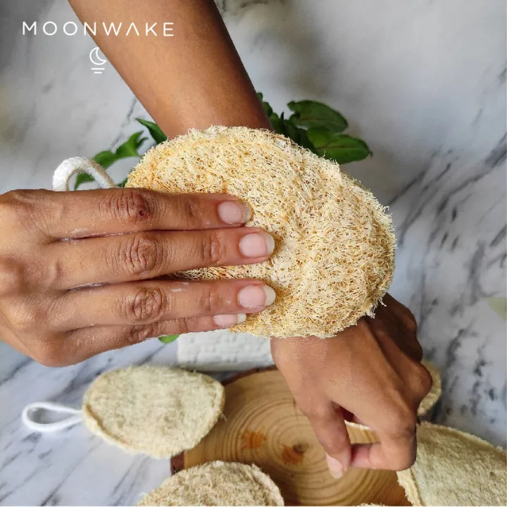 Moonwake%20Natural%20Loofah%20Sponge%20Scrub%20Pads%20-%20Image%202