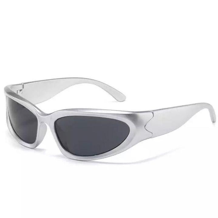 Silver%20Unisex%20Y2K%20Sunglasses%20For%20Men%20And%20Women%20-%20Image%204