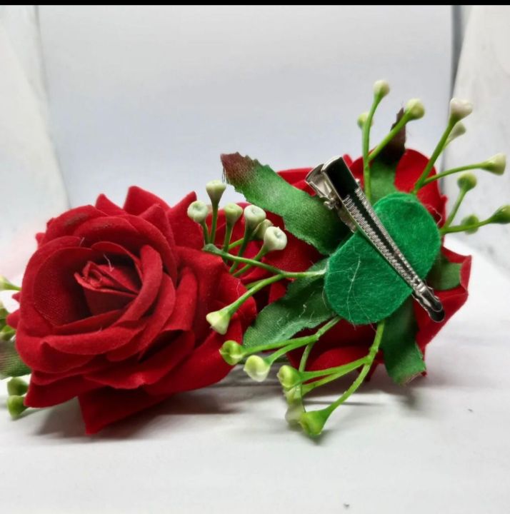 Rose%20Pin%20Hair%20Clip%20For%20Women%20(Pack%20Of%202%20Roses)%20-%20Image%207