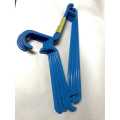 Plastic Clothes Hanger (Set of 6 Pieces). 