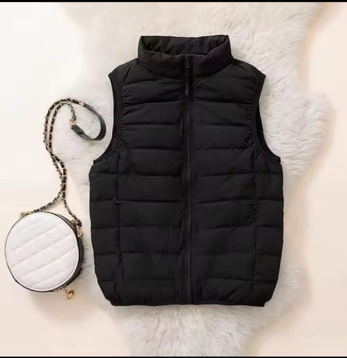 Chic%20Sleeveless%20Down%20Jacket%20for%20Women%20-%20Casual%20Zip-Up%20Winter%20Coat%20in%20Pastel%20Colors%20-%20Image%203