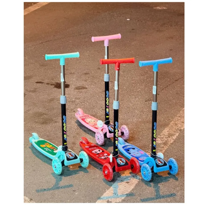 The%20image%20display%203-wheel%20kick%20scooters%20with%20cool%20and%20cute%20cartoons%20designed%20for%20childrens%20-%20Image%203