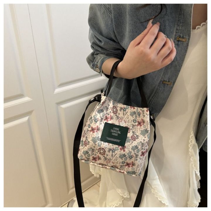 Retro%20Nylon%20Shoulder%20Bag%20Flower%20Pattern%20Comfortable%20Bucket%20Bag%20Large%20Capacity%20Portable%20Tote%20Bag%20-%20Image%205