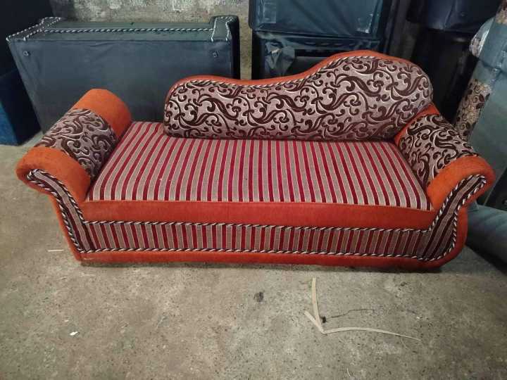 Luxury%20Diwan%20Sofa%206%20Fit%20-%20Image%204