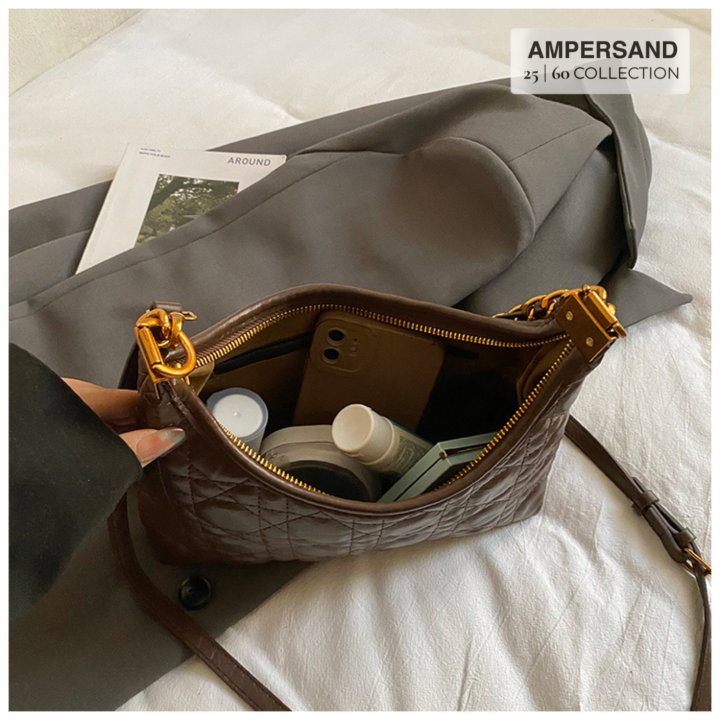AMPERSAND%2025%20%7C%2060%20%20%7C%20Glossy%20Premium%20PU%20Leather%20Ladies%20Handbag%20%7C%20Shoulder%20Bag%20For%20Girls%20%7C%20Crossbody%20Bag%20For%20Women%20%7C%20Chain%20Handle%20Fashion%20Bag%20%7C%20Check%20Design%20Hand%20Bag%20For%20Women%202160%20-%20Image%205