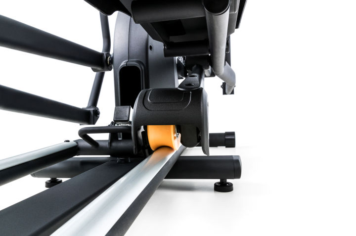 Sole%20New%20E20%20Elliptical%20(Cross%20Trainer)%20with%20incline%20-%20Image%204