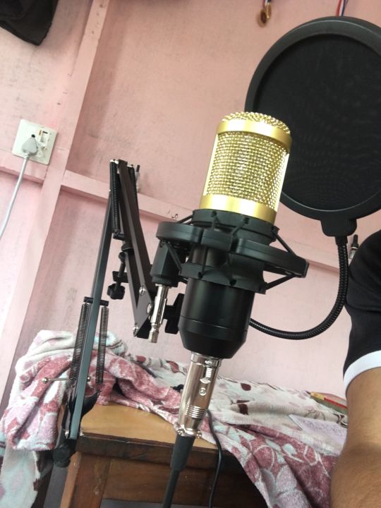 BM-800%20Condenser%20Microphone%20Kit%20With%20V8%20Sound%20Card%20&%20Headphones%20%E2%80%93%20Perfect%20For%20Karaoke,%20Streaming%20&%20Recording%20-%20Image%207