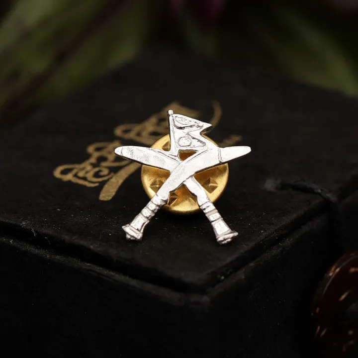 Hesse%20Tisa%20Pure%20Silver%20Cross%20Khukuri%20Flag%20Design%20Brooch%20For%20Men%20-%20Image%204