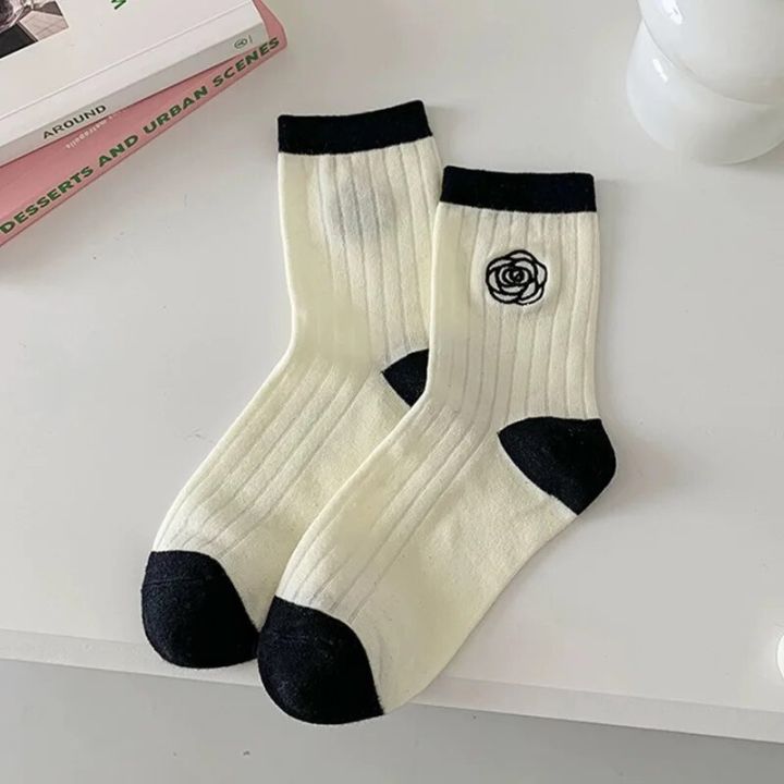 HOT%20Sweet%20Lolita%20Flower%20Cotton%20Socks%20Japanese%20Camellia%20Rose%20Socks%20Women%20Girls%20Students%20Ins%20Skirt%20Matching%20Black%20White%20Mid-tube%20Sock%20-%20Image%207