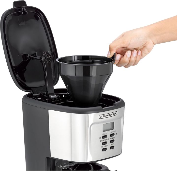 Black+Decker%20900W%2012%20Cup%2024%20Hours%20Programmable%20Coffee%20Maker%20With%201.5L%20Glass%20Carafe%20And%20Keep%20Warm%20Feature%20For%20Drip%20Coffee%20And%20Espresso,%20Black%20-%20Dcm85-B5%20-%20Image%206